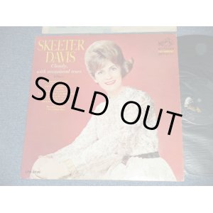 画像: SKEETER DAVIS -  CLOUDY, WITH OCCASIONAL TEARS ( Ex+/Ex+++ TapeSeam)  / 1963 US AMERICA ORIGINAL MONO Used LP