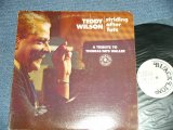 画像: TEDDY WILSON - STRIDING AFTER FATS .(Ex/Ex Cut Out, EDSP) / 1970's  US AMERICA ORIGINAL  Used   LP