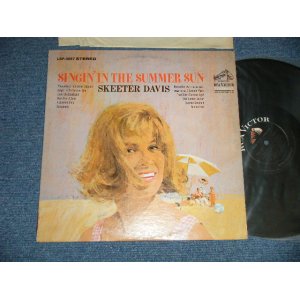 画像: SKEETER DAVIS - SINGIN' IN THE SUMMER SUN  ( Ex+/Ex+++  SWOFC )  / 1966 US AMERICA   ORIGINAL STEREO  Used LP