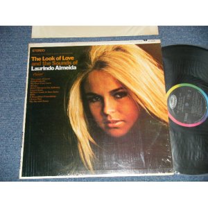 画像: LAURINDO ALMEIDA - THE LOOK OF LOVE AND THE SOUNDS OF L.A.  (MINT-/Ex+++ ) / 1968 US AMERICA ORIGINAL "BLACK with RAINBOW CAPITOL LOGO on TOP LABEL" STEREO Used LP