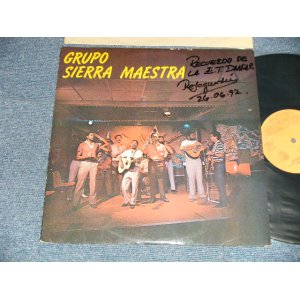 画像: GRUPO SIERRA MAESTRA - DESDE AQUI  : AUTOGRAPHED SIGN (Ex+\Ex++ )  / 1988 CUBA ORIGINAL Used LP