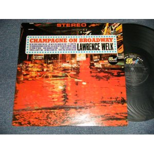 画像: LAWRENCE WELK - CHAMPAGNE ON BROADWAY (Ex++/Ex++)/ 1966 US AMERICA ORIGINAL STEREO Used LP