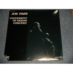 画像: JOE PASS - UNIVERSITY OF AKRON CONCERT (SEALED CUT OUT) / 1986 US AMERICA ORIGINAL "BRAND NEW SEALED"  LP