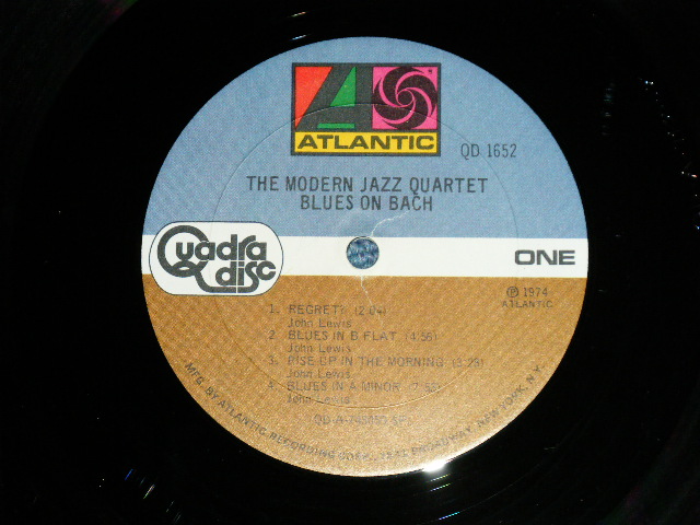 画像: MJQ MODERN JAZZ QUARTET- BLUES ON BACH ( Ex+++/MINT- ) / 1974 US AMERICA ORIGINAL "QUADRAPHONIC QUADRA DISC / 4 Channel Disc"  Used LP 