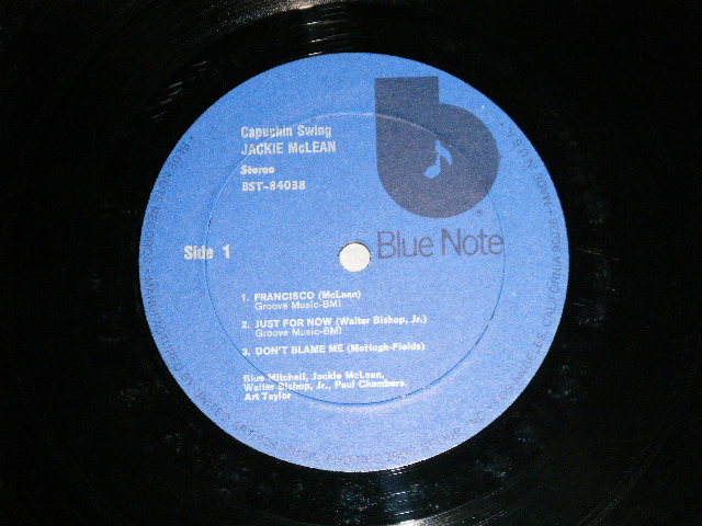 画像: JACKIE McLEAN - CAPUCHIN SWING ( Ex+++/MINT-) / 1973-76 Version US AMERICA REISSUE "Dark Blue with STYLIZED Black "b" Logo on Label" Used LP 