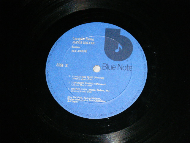 画像: JACKIE McLEAN - CAPUCHIN SWING ( Ex+++/MINT-) / 1973-76 Version US AMERICA REISSUE "Dark Blue with STYLIZED Black "b" Logo on Label" Used LP 